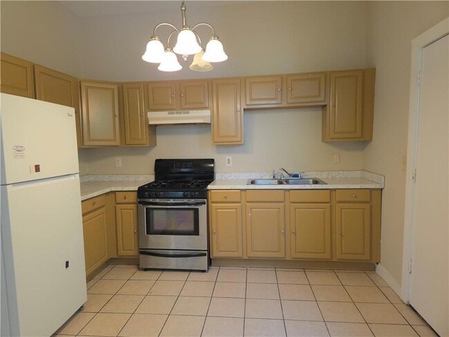 Building Photo - 1625 Rousselin Dr
