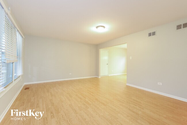 Building Photo - 1607 Sylvan Ct