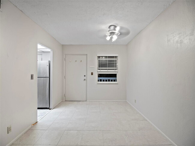 Foto del edificio - 2555 NE 11th St