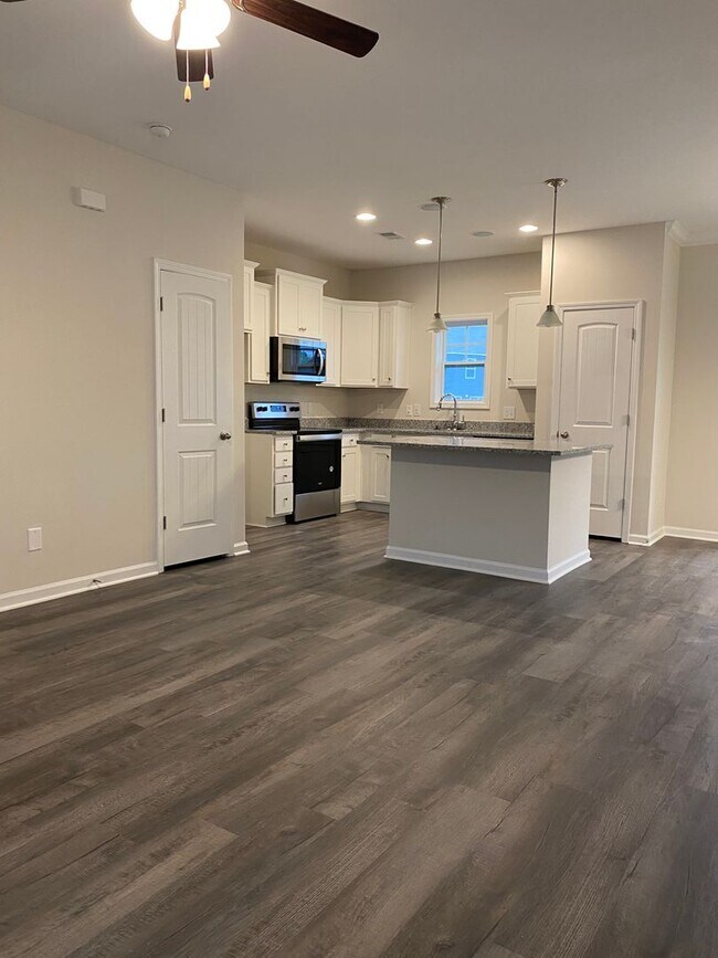 Building Photo - Brand New Beautiful 3 Bedroom 2.5 Bathroom