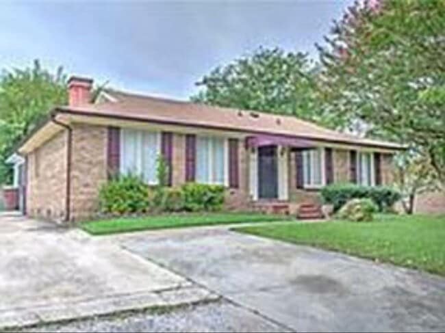 Building Photo - 1303 Kingsport Rd