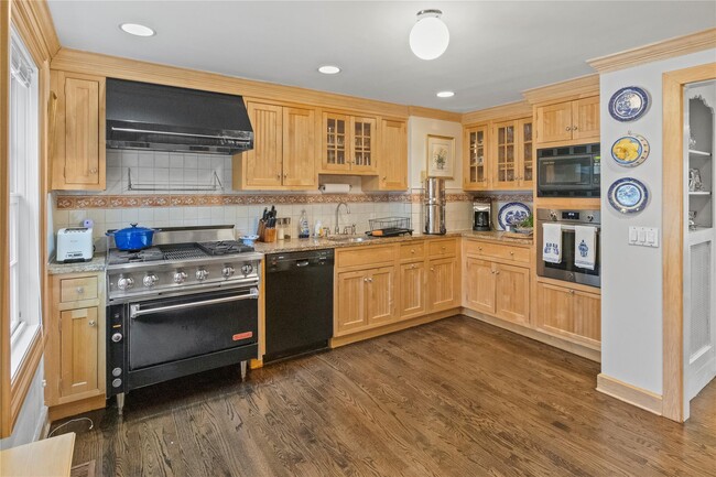 Foto del edificio - 87 Piping Rock Rd