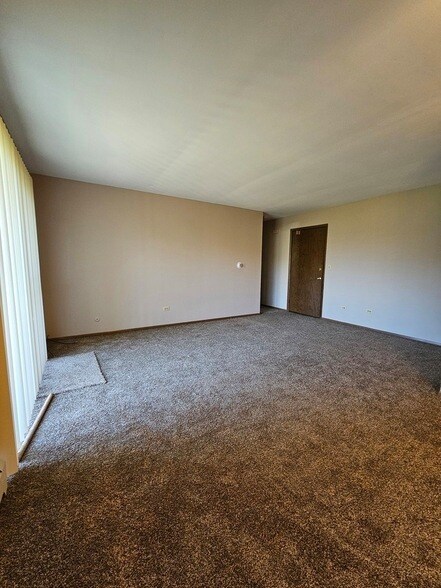 Building Photo - 1440 Getzelman Drive Unit 1E