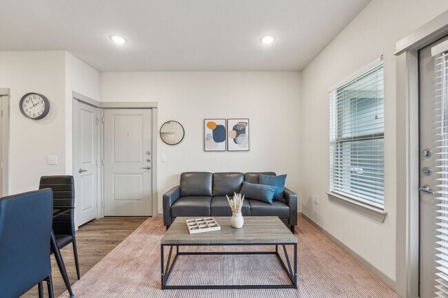 Foto del edificio - 2051 Mayfield Pkwy