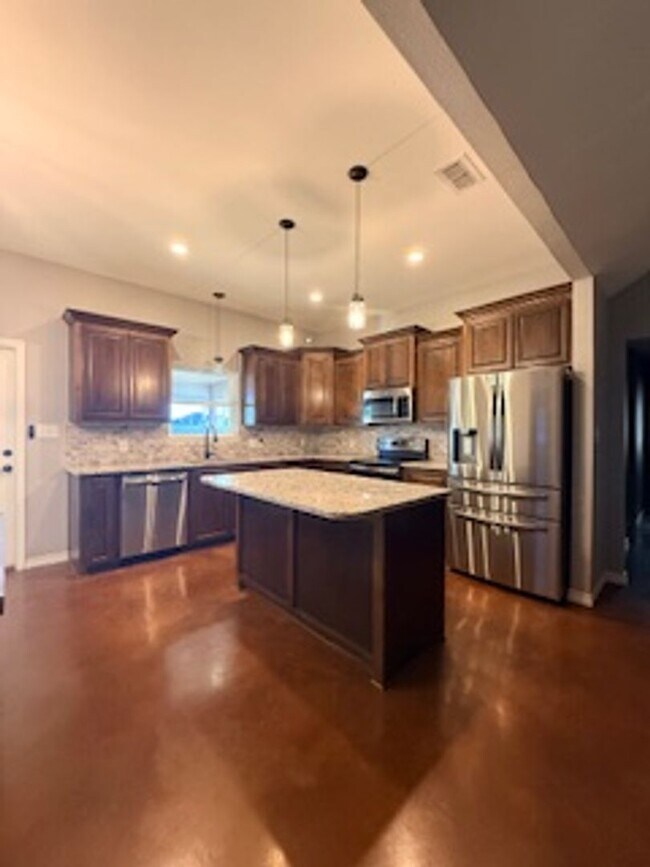 Foto del edificio - March availability!  3/2/2