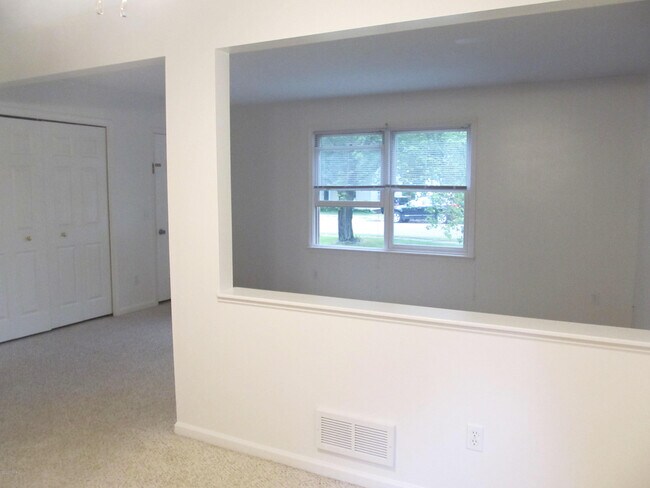 Building Photo - 1118 Parchmount Ave
