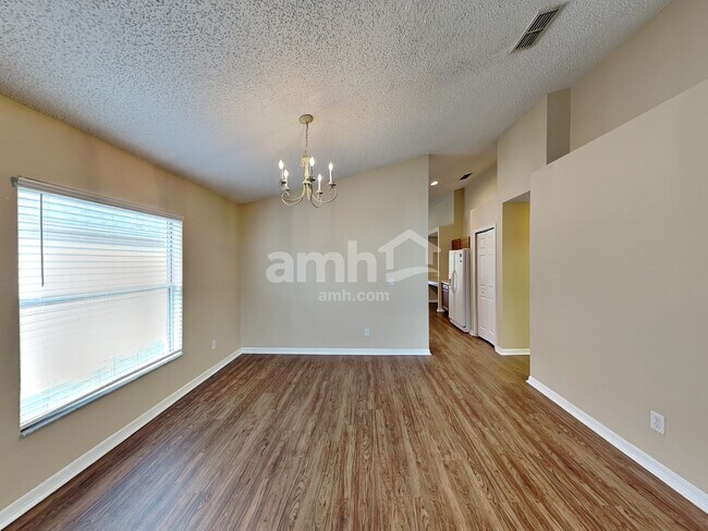 Building Photo - 1110 Bluegrass Dr