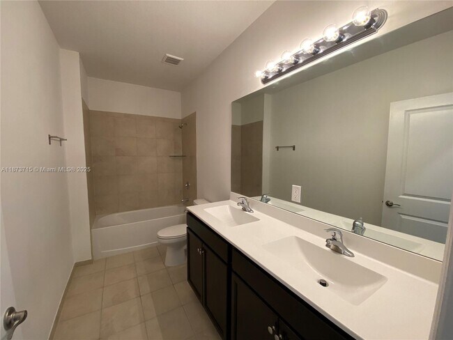 Foto del edificio - 2424 SE 3rd St