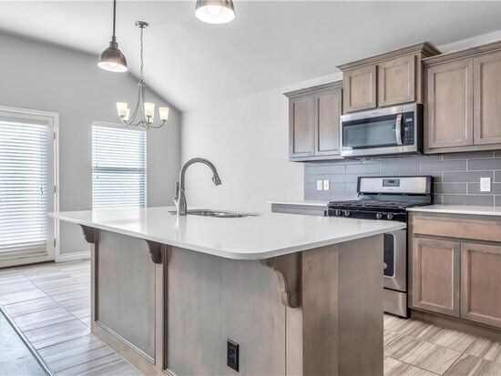 Building Photo - 806 Barbaroot Dr