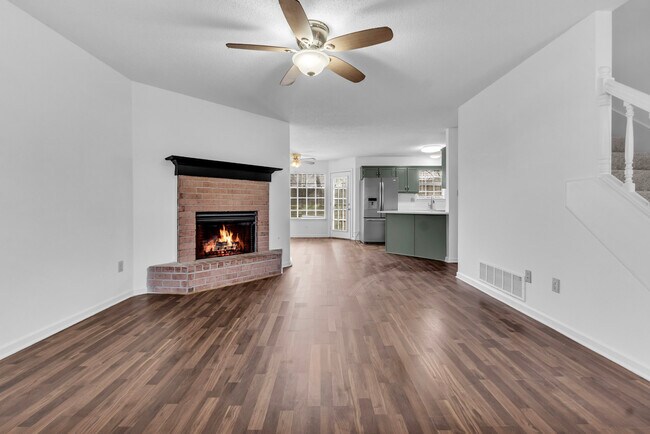 Foto del edificio - 7340 Roundtable Dr