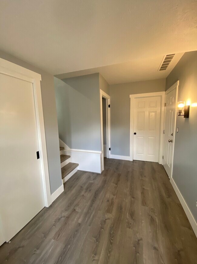 Building Photo - 14710 Eastbourne Cir