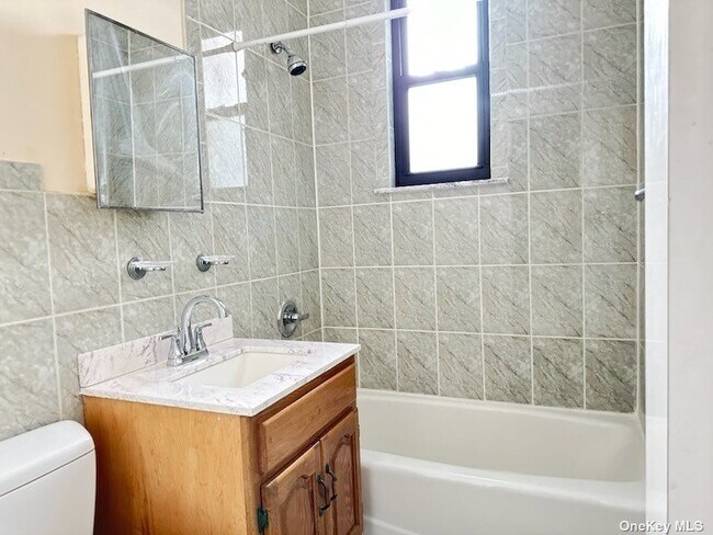 Building Photo - 140 Crescent St.