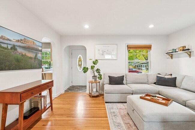 Foto del edificio - 3040 Hampshire Ave S