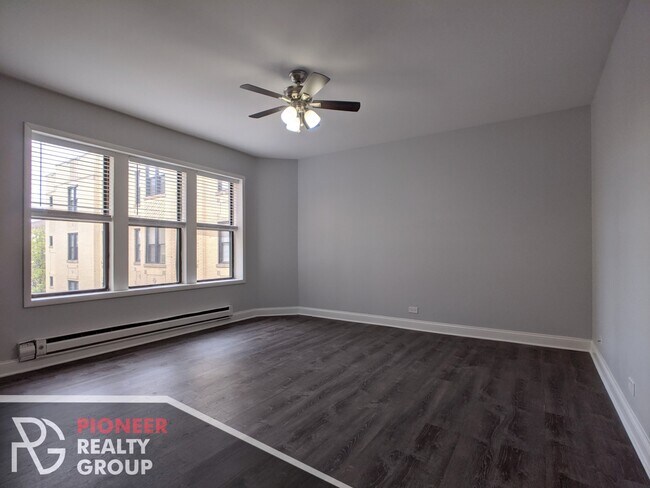 Building Photo - 3637 W Dickens Ave
