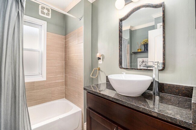 Foto del edificio - 3 BED 2 BATH BUNGALOW STYLE HOME IN FERNDALE ------ W. CHESTERFIELD