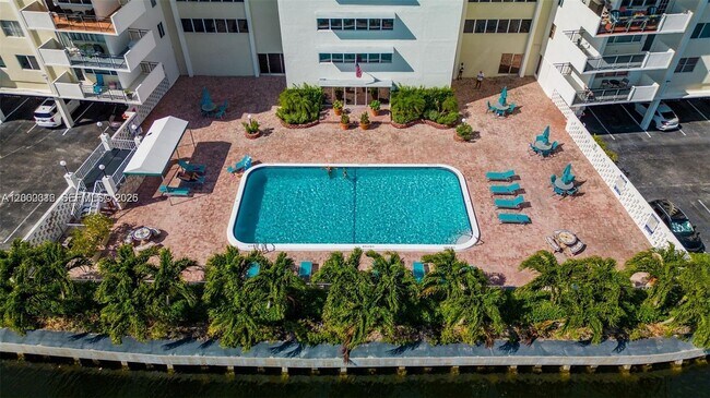 Foto del edificio - 401 Golden Isles Dr