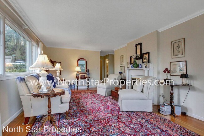 Foto del edificio - 2 br, 2 bath House - 2425 SW 19th Ave #1