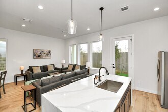 Building Photo - 6115 Campos Dr