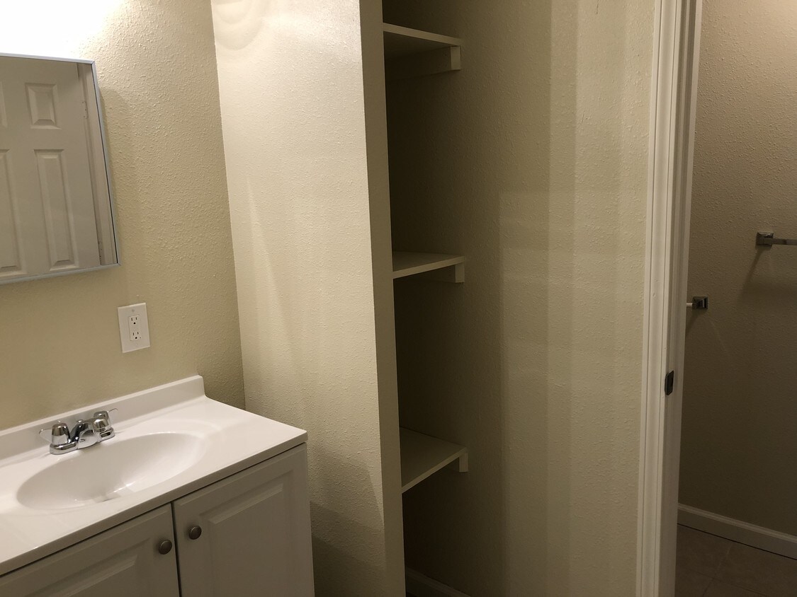 Daisy Walnut Apartments Grandview, MO