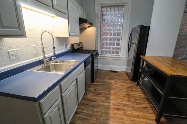 Kitchen - 421 Hopkins St