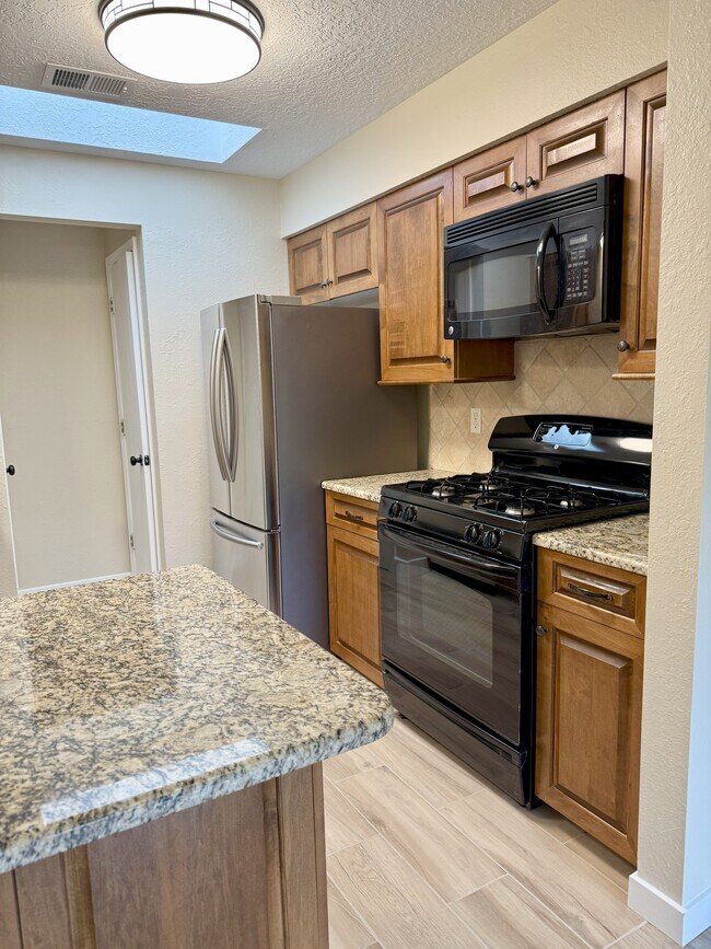 Kitchen - 5801 Lowell St NE