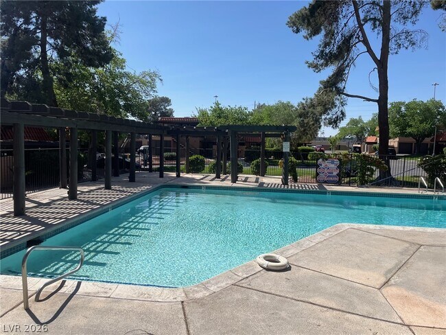 Building Photo - 6630 Bubbling Brook Dr