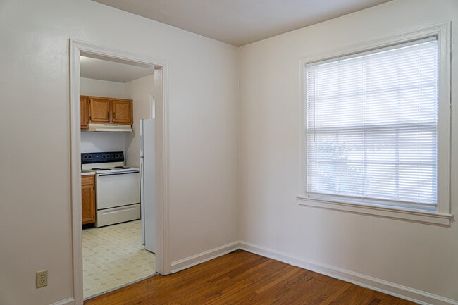 The Bungalow - Dining - Hillcrest Village Apartments