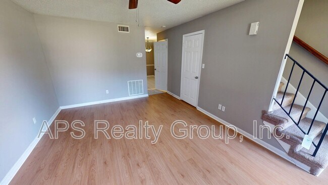 Building Photo - 4001 S Bend Dr