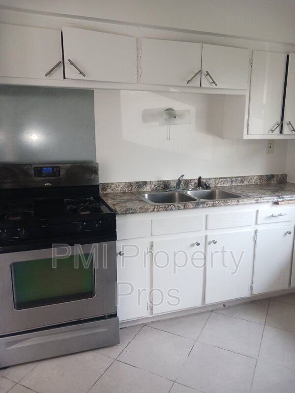 Foto del edificio - 5658 N 61st St