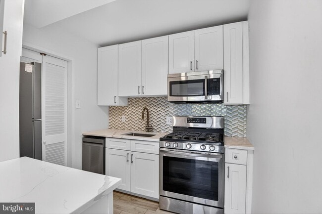 Building Photo - 4201 Cathedral Ave NW