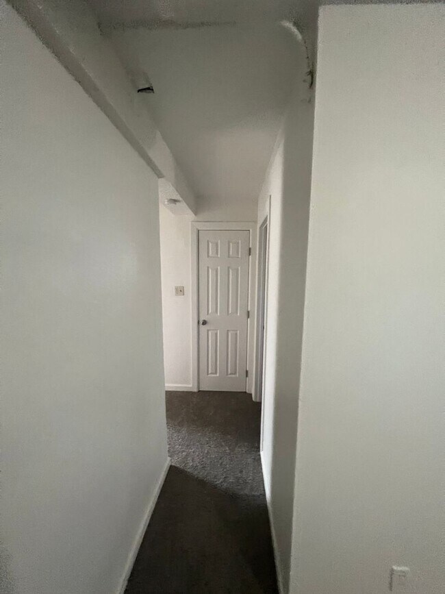 Photo - 4064-4466 S Broadway Apartment