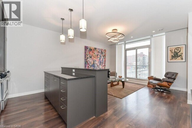 Photo du bâtiment - 191 King St S