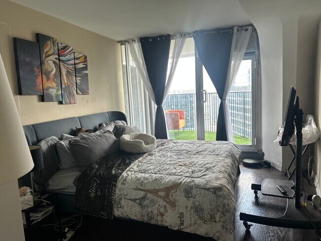 Foto del edificio - 300 N State St