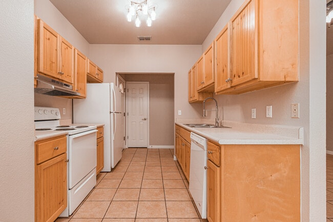 Foto del edificio - 104 San Antonio Rd