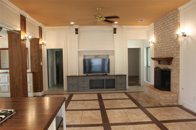 Building Photo - 514 Rozelle Ave