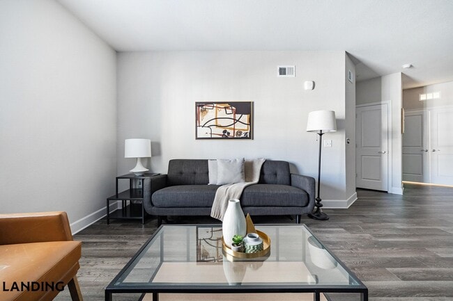 Building Photo - 918 Aventine Dr