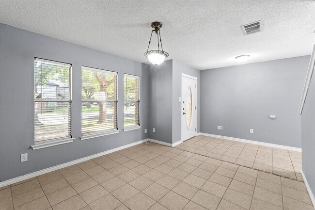 Building Photo - 1704 Matagorda Dr