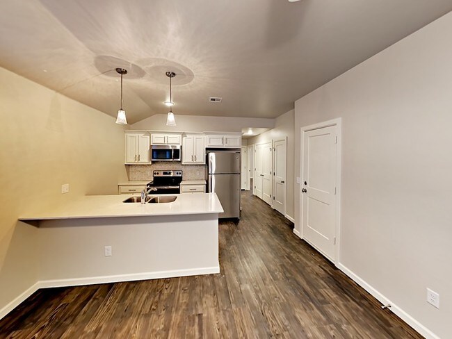 Building Photo - Be the 1st to live in this brand new duplex!