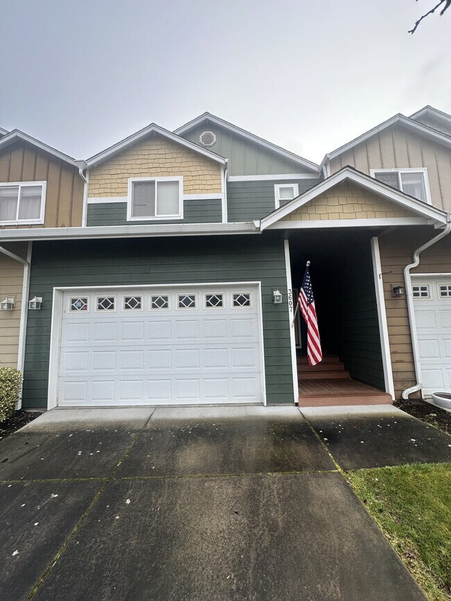 Building Photo - Beautiful 3-Bedroom Townhome in Hidden Glen