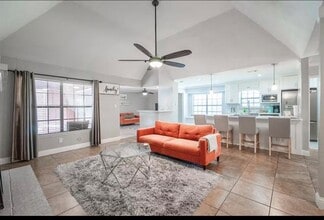 Building Photo - 313 Diamond Dr