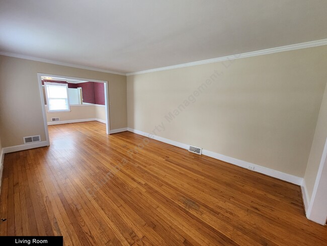 Building Photo - 837 Byron Rd