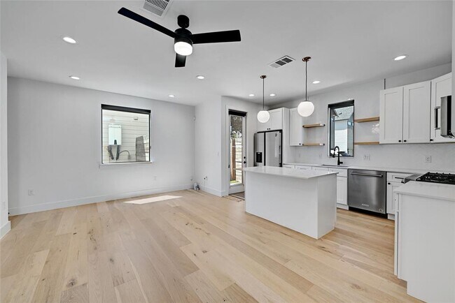 Building Photo - 1140 Webberville Rd