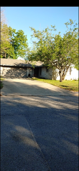 Building Photo - 1405 Ocotilla Dr