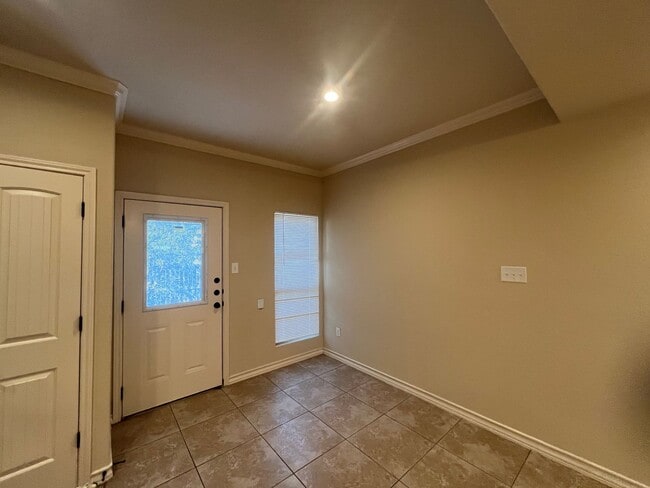 Building Photo - 7117 Micayla Cv