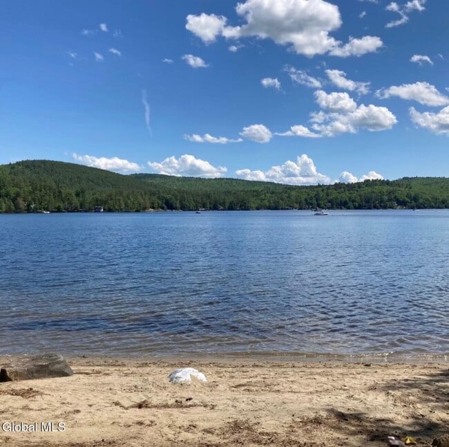 Foto del edificio - 32 Gooseneck Rd