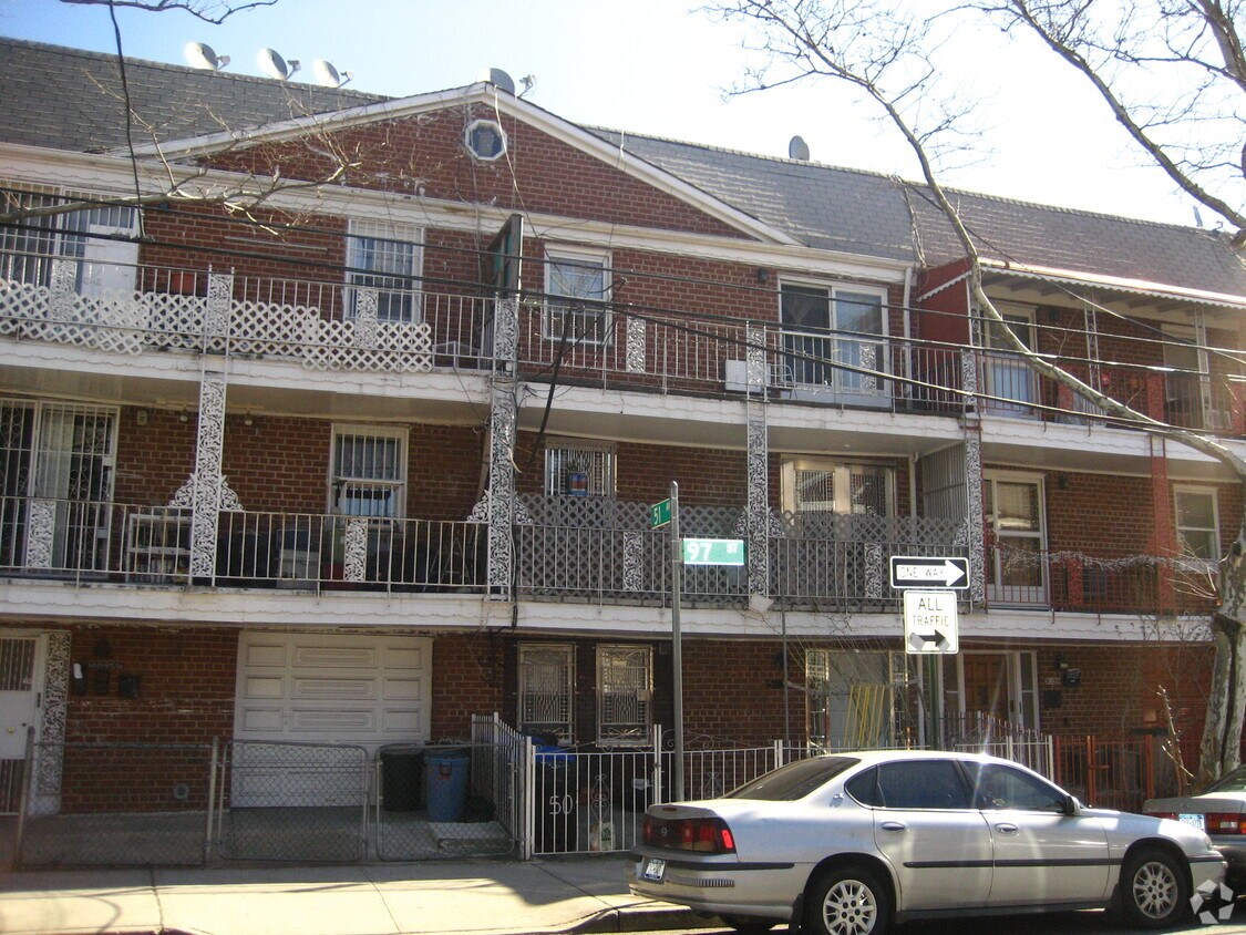 5546 96th St, Corona, NY 11368 Apartments in Corona, NY