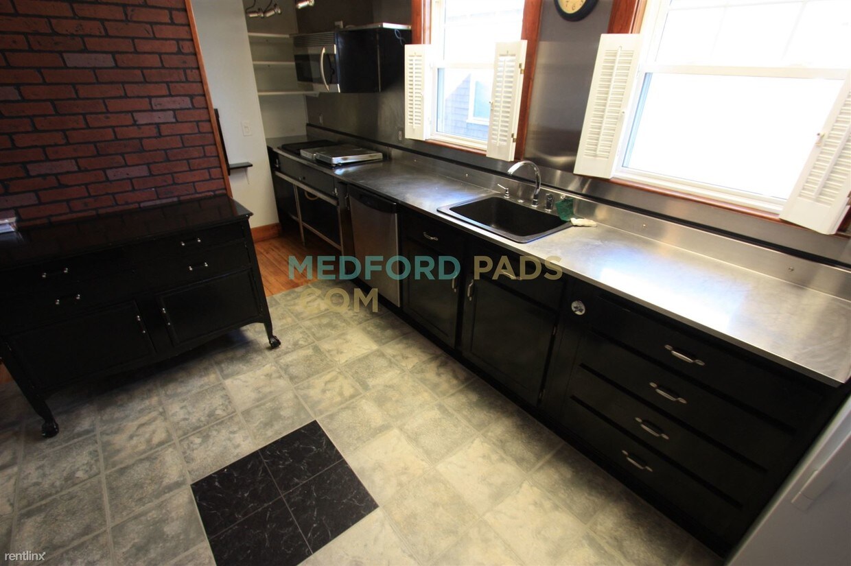 30 Stoughton St Unit 2A, Medford, MA 02155 Condo for Rent in Medford