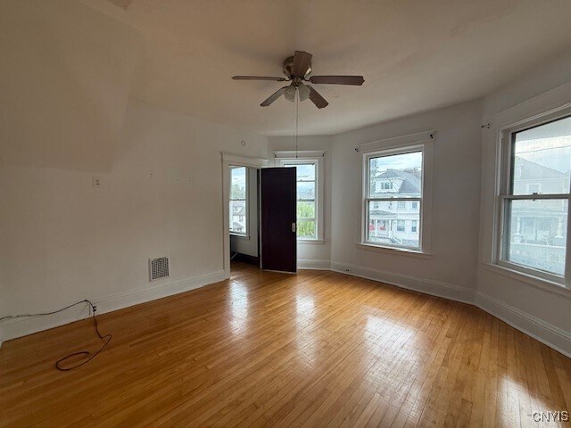 Foto del edificio - 1666 Howard Ave