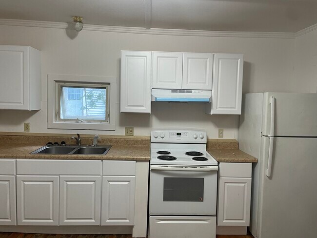 Kitchen - 60 Cliff St