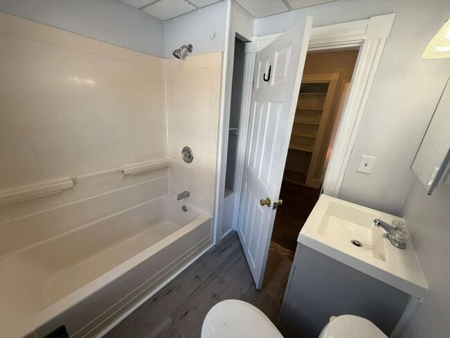 Foto del edificio - 66 Main St